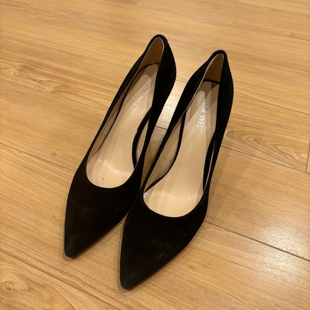 Nine West Suede Black Point Toe Heels (Size 8)